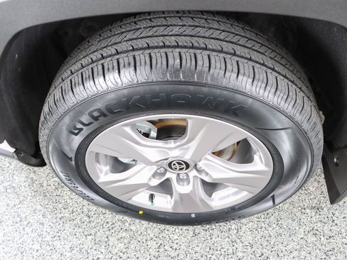 Used 2024 Toyota RAV4 XLE w/ Convenience Package FWD image 12