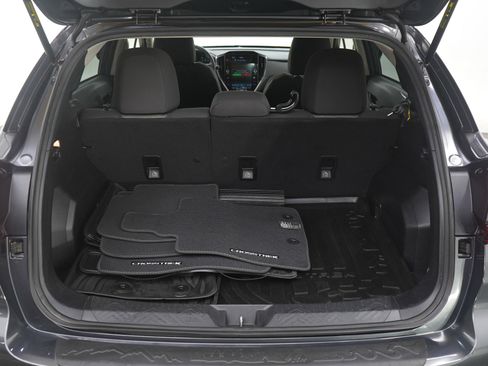 Used 2024 Subaru Crosstrek 2.0i Premium image 9