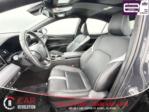 Used 2025 Toyota Camry SE FWD image 11