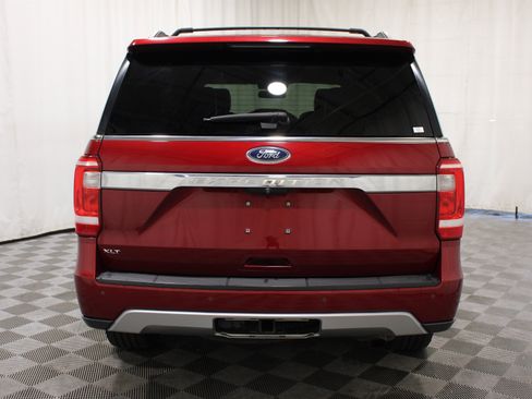 Used 2018 Ford Expedition XLT w/ Equipment Group 202A AWD/4WD image 34