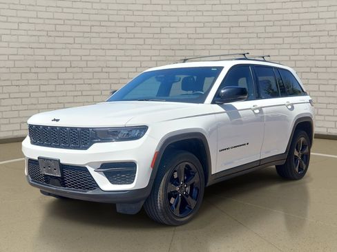 Used 2023 Jeep Grand Cherokee Altitude AWD/4WD image 1