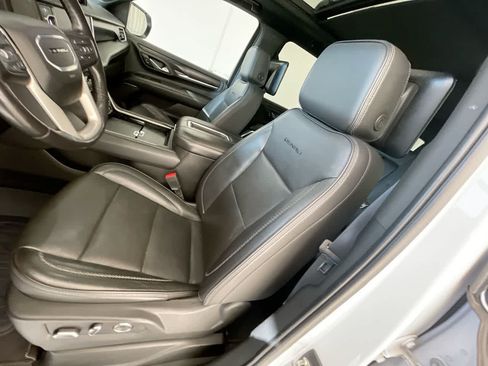 Used 2021 GMC Yukon XL Denali w/ Denali Ultimate Package AWD/4WD image 11