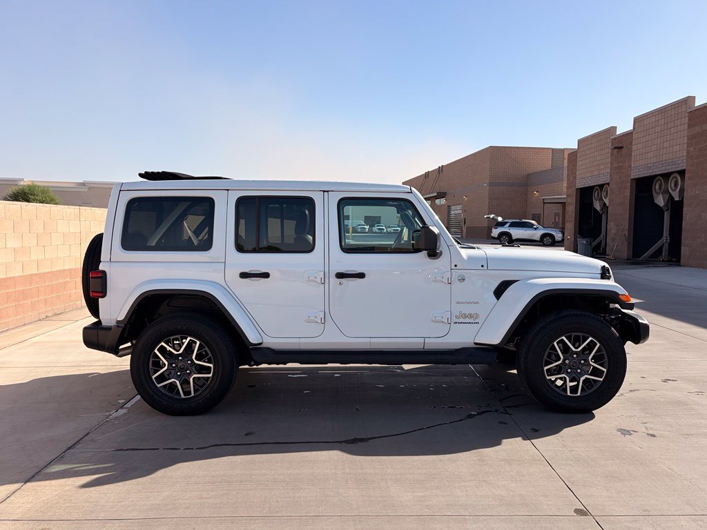 Used 2024 Jeep Wrangler Unlimited Sahara w/ Technology Group AWD/4WD image 5