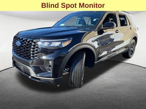 Used 2025 Ford Explorer ST-Line w/ ST-Line Street Pack image 5