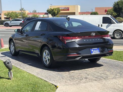 Used 2023 Hyundai Elantra SE image 4