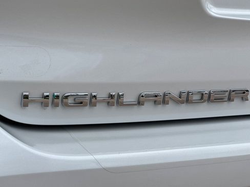 Certified 2024 Toyota Highlander LE image 36