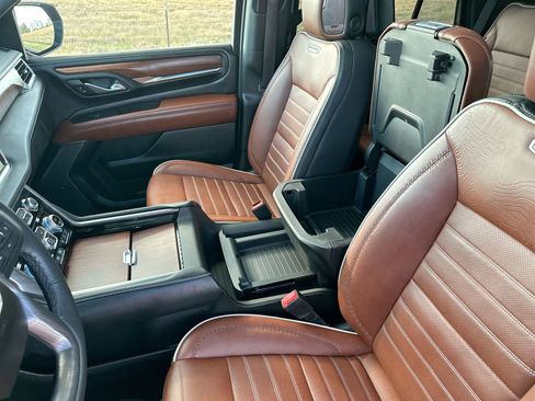Used 2023 GMC Yukon Denali Ultimate image 21