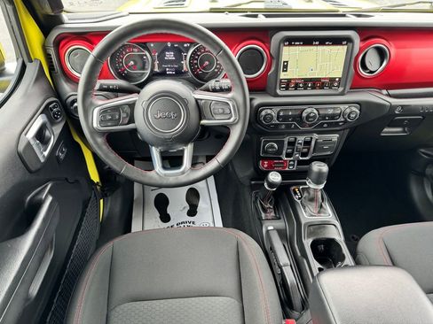 Used 2022 Jeep Wrangler Unlimited Rubicon w/ Cold Weather Group AWD/4WD image 19