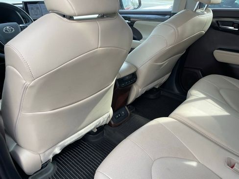 Used 2021 Toyota Highlander Limited AWD/4WD image 8