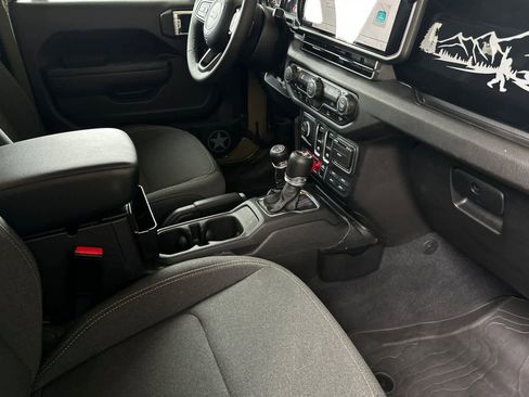 Used 2025 Jeep Wrangler Sport AWD/4WD image 17