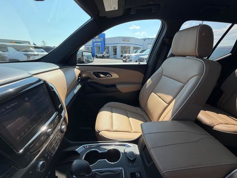 Used 2023 Chevrolet Traverse Premier w/ LPO, Floor Liner Package AWD/4WD image 11