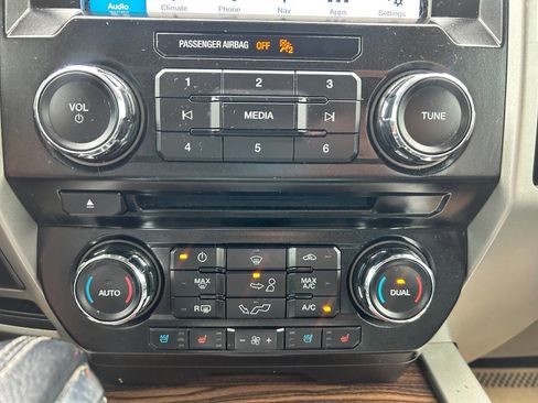 Used 2016 Ford F150 Lariat image 25