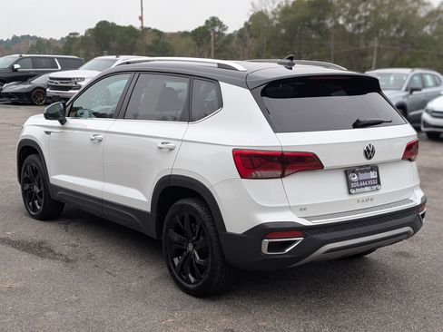 Used 2024 Volkswagen Taos SE w/ Panoramic Sunroof Package image 7