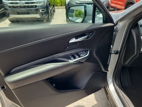 Used 2025 Cadillac XT4 Premium Luxury FWD image 18