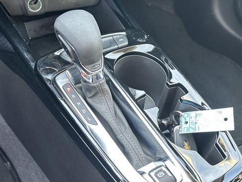 Certified 2025 Chevrolet Trax LT image 30