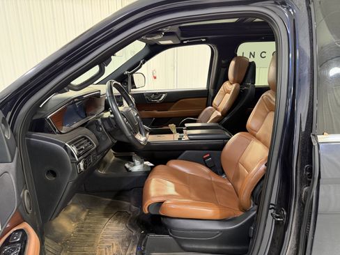 Used 2021 Lincoln Navigator L Reserve image 11