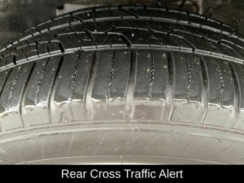 Used 2019 Jeep Cherokee Limited image 11