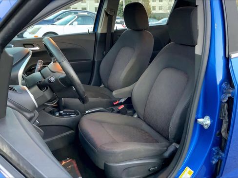 Used 2017 Chevrolet Sonic LT w/ Convenience Package image 7