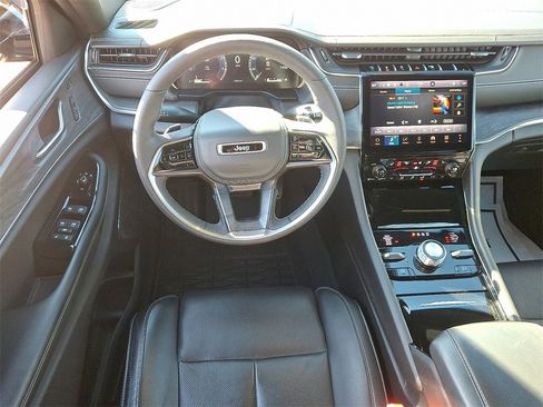 Used 2024 Jeep Grand Cherokee Overland w/ Luxury Tech Group IV image 11