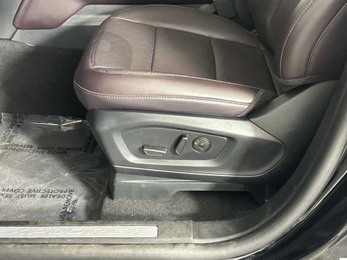 Used 2025 Ford Explorer Platinum RWD image 10