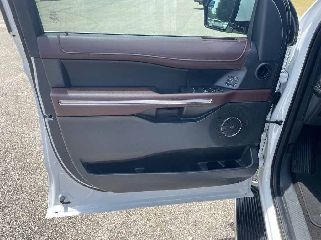 Used 2022 Ford Expedition Max Limited RWD image 15