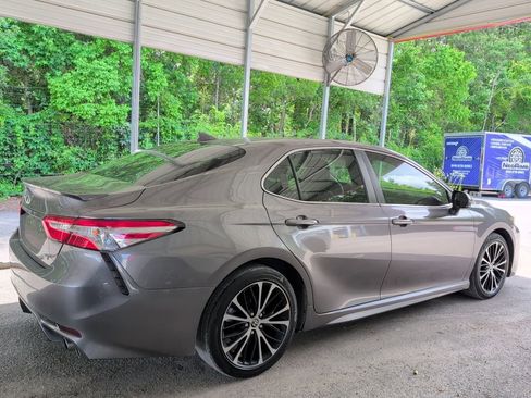 Used 2020 Toyota Camry SE w/ Convenience Package FWD image 3