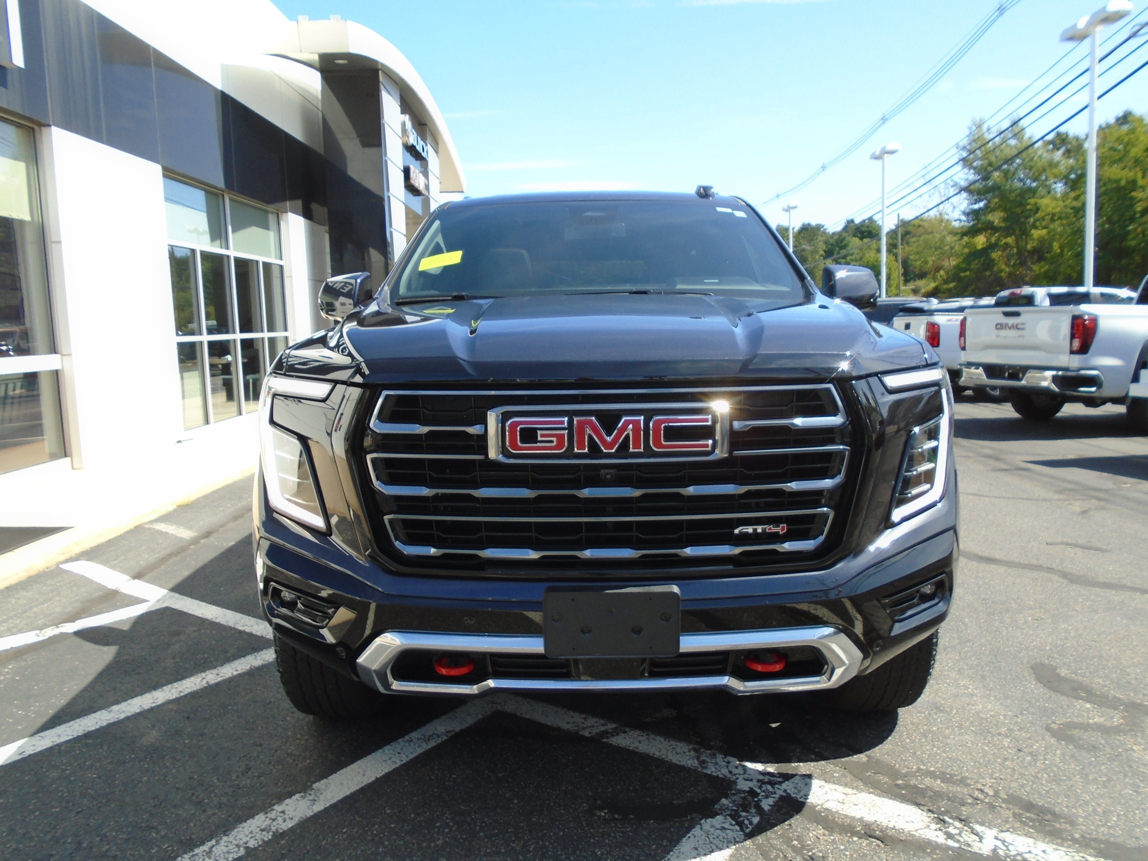Used 2025 GMC Yukon AT4 AWD/4WD image 3
