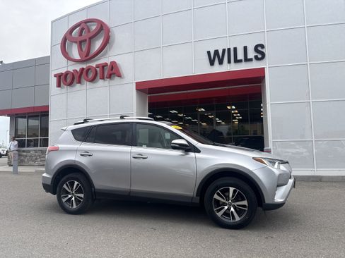 Used 2016 Toyota RAV4 XLE AWD/4WD image 2