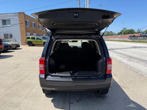 Used 2016 Jeep Patriot Latitude w/ Sun/Sound Group AWD/4WD image 14