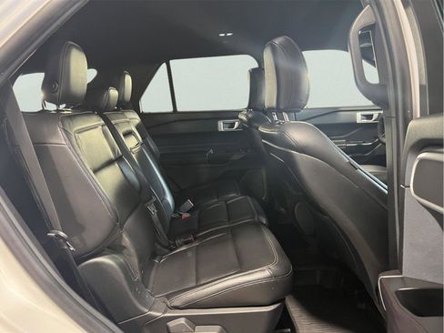 Used 2020 Ford Explorer XLT w/ Equipment Group 202A AWD/4WD image 13