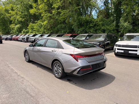 Used 2024 Hyundai Elantra SEL FWD image 6