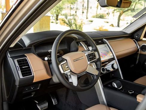 New 2025 Land Rover Discovery Metropolitan Edition image 16