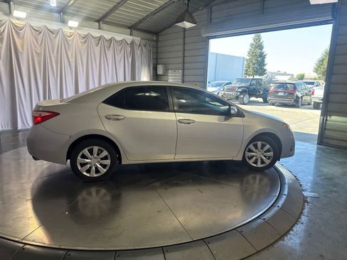 Used 2018 Toyota Corolla LE FWD image 4