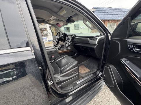 Used 2018 Chevrolet Suburban LT image 45