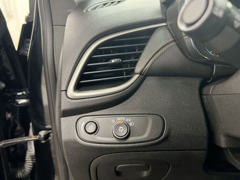 Used 2017 Chevrolet Trax LT w/ Driver Confidence Package image 18