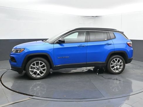 Used 2025 Jeep Compass Limited AWD/4WD image 8