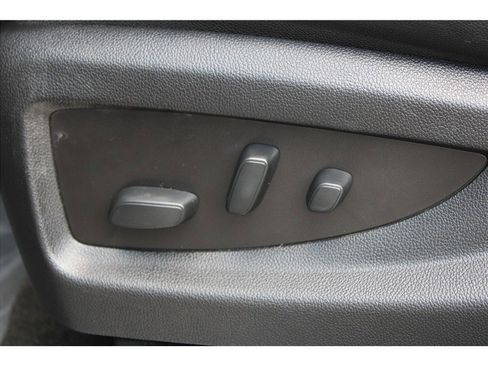 Used 2018 Chevrolet Tahoe LT image 11