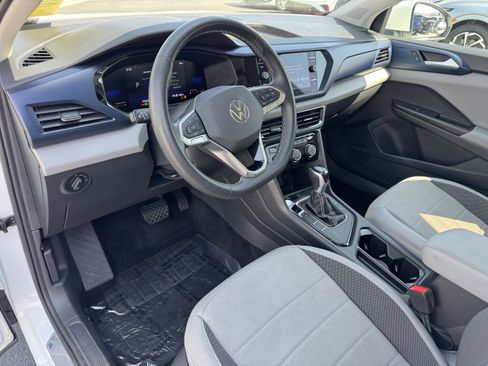 Used 2023 Volkswagen Taos SE w/ Panoramic Sunroof Package FWD image 16