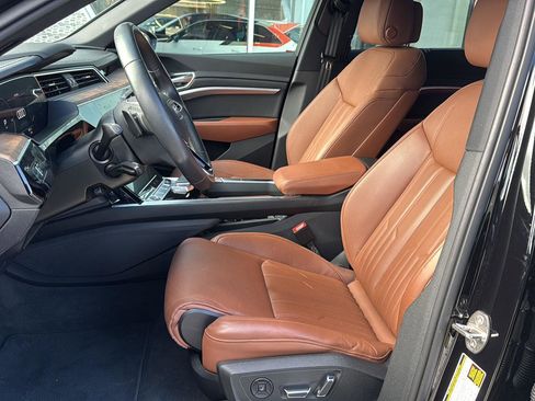 Used 2022 Audi e-tron Prestige image 11