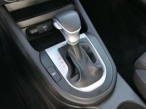 Used 2022 Kia Forte LXS image 27