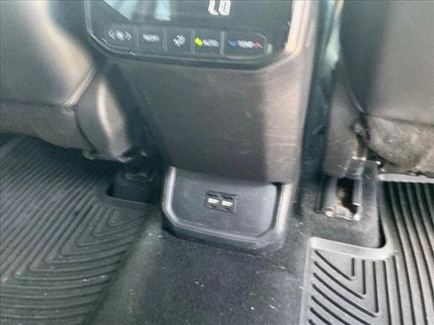 Used 2020 Toyota Highlander XLE FWD image 24