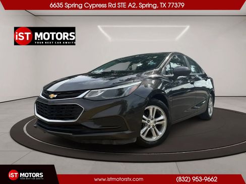 Used 2017 Chevrolet Cruze LT FWD image 1