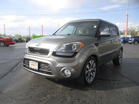 Used 2013 Kia Soul ! FWD image 1
