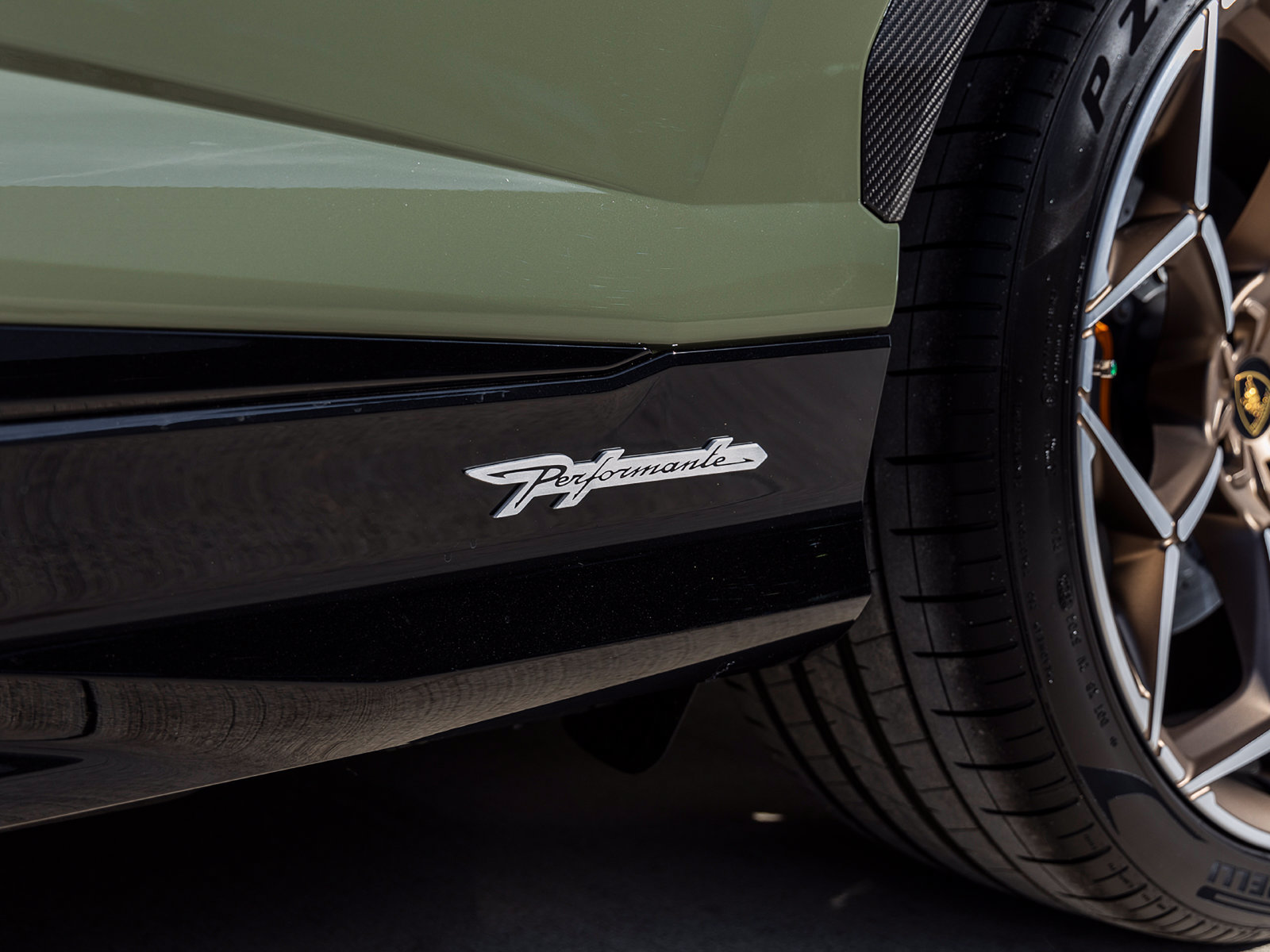 Used 2023 Lamborghini Urus Performante AWD/4WD image 18