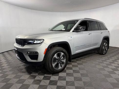 Used 2024 Jeep Grand Cherokee Limited 4xe w/ Trailer Tow Package image 10