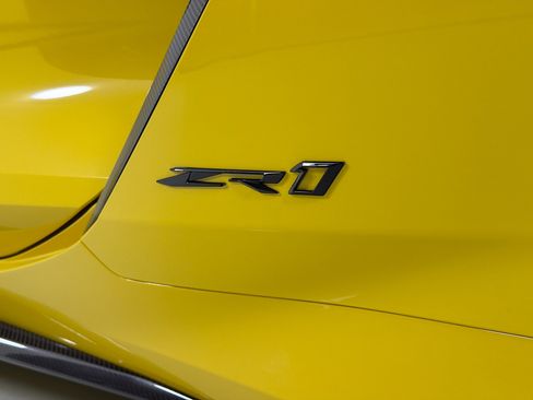 Used 2025 Chevrolet Corvette ZR1 w/ ZR1 Carbon Fiber Aero Package RWD image 30