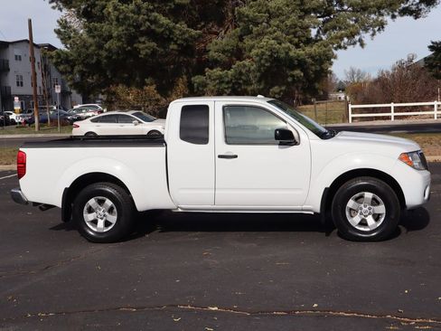 Used 2012 Nissan Frontier SV w/ SV Premium Utility Pkg image 3