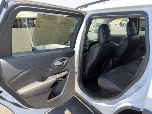 Used 2023 Jeep Cherokee Altitude Lux AWD/4WD image 12