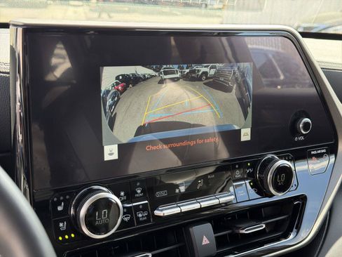 Used 2023 Toyota Highlander Limited FWD image 14