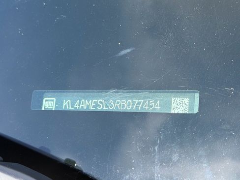 Used 2024 Buick Encore GX Sport Touring image 9